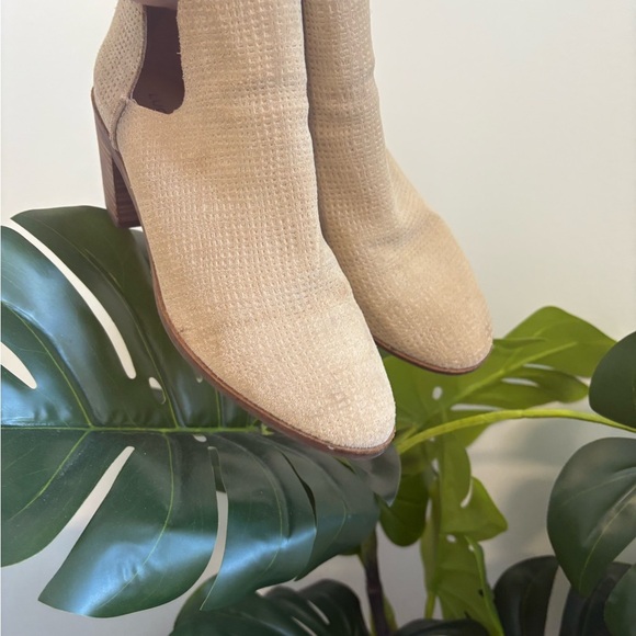 Lucky Brand Power Suede‎ Cutout Ankle Bootie Size 7 - Picture 3 of 14